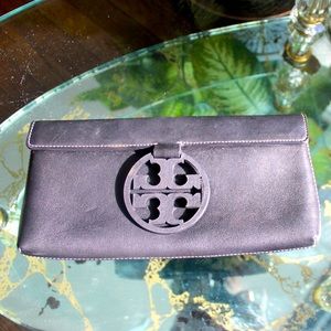 Tory Burch Leather Logo Clutch (Black)